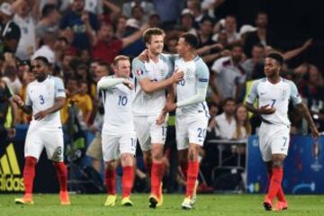 Alegría de los jugadores de Inglaterra después del gol 1-0 de Dier