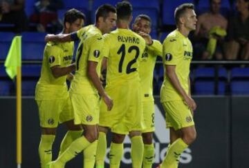 1-1. Pato celebró el gol del empate con sus compañeros.