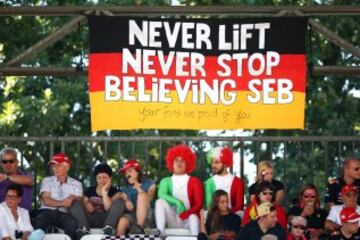 Seguidores de Vettel en las gradas de Monza. 