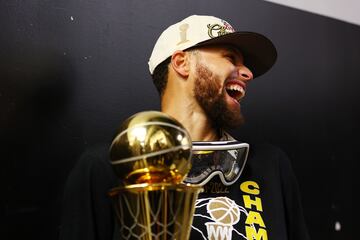 Stephen Curry (34 años y 1,88 m) fue nombrado por primera vez en su carrera MVP de las Finales. El base fue fundamental para el anillo de Golden State Warriors (el cuarto suyo) con 31,1 puntos de media. 
