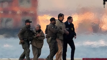 Law enforcement officials move captured Venezuelan President Nicolas Maduro and his wife Cilia Flores out of the helicopter, as Maduro heads towards the Daniel Patrick Moynihan United States Courthouse in Manhattan for an initial appearance to face U.S. federal charges including narco-terrorism, conspiracy, drug trafficking, money laundering and others in New York City, U.S., January 5, 2026. REUTERS/Adam Gray TPX IMAGES OF THE DAY