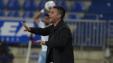 Fran Justo, dando instrucciones durante el duelo ante el Real Zaragoza.