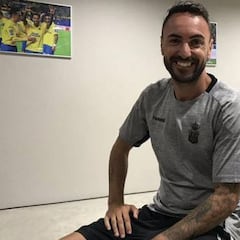 A Momo le 'retiran' y le compensan con un puesto en el club