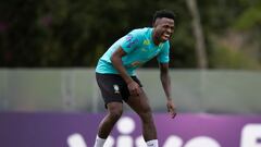 Vinicius se confesó con AS: valor del duelo con la Roja y reconocimiento a Vidal