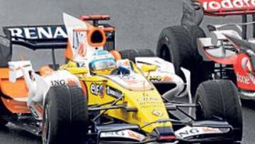 <b>RUEDA CON RUEDA. </b>Las pocas ocasiones que Alonso y Hamiton se han encontrado en la pista, como la pasada temporada en Silverstone, han saltado chispas.