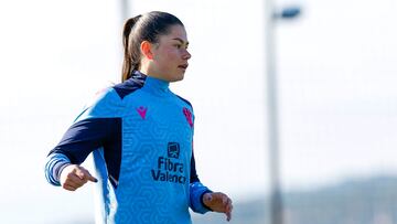 María Méndez, en un entrenamiento con el Levante.