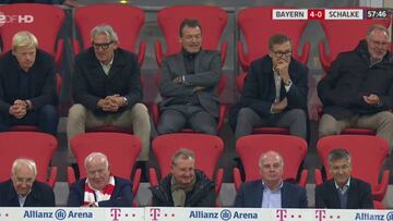 Duras críticas a los directivos de Bayern y Schalke por sentarse juntos y sin mascarilla