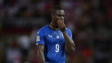Mancini challenges Balotelli to reclaim Italy place