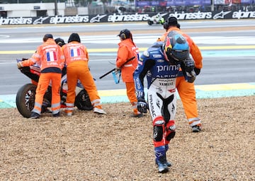 Cada del piloto portugus de Pramac Racing, Miguel Oliveira, durante el Gran Premio de Francia de MotoGP.
