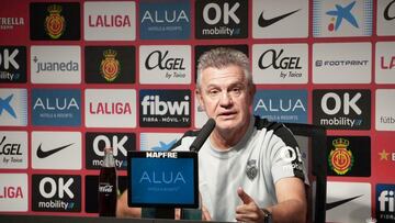 Javier Aguirre en la rueda de prensa previa a su visita a Vallecas.