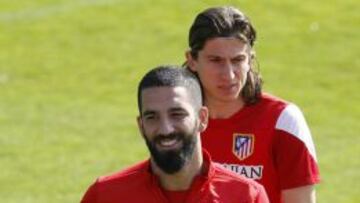 Arda Turan durante el entrenamiento de ayer.