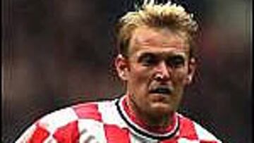 <b>PINITOS COMO PERIODISTA</B>. Prosinecki ha pasado de futbolista al negocio editorial, e incluso hace sus primeros pinitos como periodista.