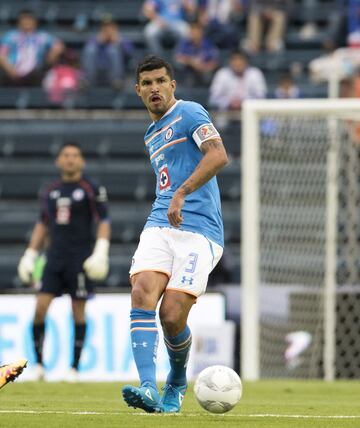 'El maza' llegó como seleccionado nacional y con la esperanza de que se pudiera convertir en uno de los líderes del equipo pese a venir del América. Poco a poco fue siendo relegado hasta finalmente no ser tomado en cuenta por la directiva y salir a Lobos BUAP