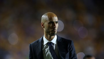 Tigres' Argentine coach Guido Pizarro looks at the end of the Liga MX Clausura football match between Tigres and Monterrey at the UANL University Stadium in San Nicol�s de los Garza, Nuevo Leon state, Mexico on April 12, 2025. (Photo by Julio Cesar AGUILAR / AFP)