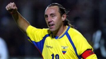 Es una de las máximas figuras de la historia del fútbol ecuatoriano, pero sólo se conformó con la clasificación a su primer Mundial el 2002.