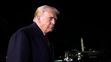 U.S. President Donald Trump speaks to members of the media, with Marine One and the Washington Monument behind him, as he departs for Asia from the South Lawn of the White House in Washington, D.C., U.S., October 24, 2025. REUTERS/Kylie Cooper