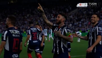 El primer gol de Ramos ‘colapsa’ México y no puede ser más suyo: el centro de Canales es un caramelo...