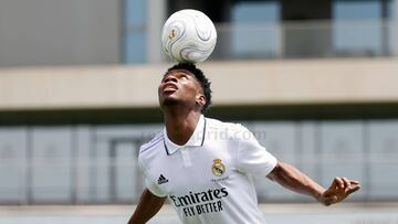 14/06/22 REAL MADRID PRESENTACION DE AURELIEN TCHOUAMENI COMO NUEVO JUGADOR 
VESTIDO DE JUGADOR