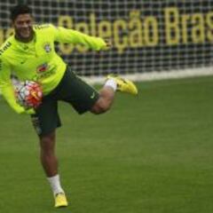 Hulk: "Medel y Jara son jugadores que pegan bastante"