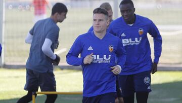 Gameiro: "Tenemos que intentar marcar en el Celtic Park"