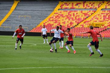 La Selección Colombia trabajó en el estadio El Campín en su tercer día de morfociclo convocado por Reinaldo Rueda. El DT dirigió la práctica de fútbol de los 26 jugadores que citó con el propósito de empezar a aplicar lo hecho los dos días anteriores.