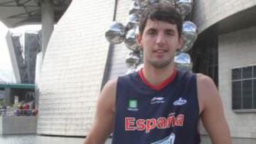 <b>ARTE PURO. </b>Mirotic, junto al museo Guggenheim de Bilbao.