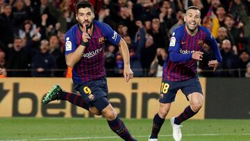 Luis Suárez celebra el gol.