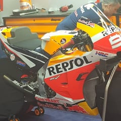 Lorenzo y Honda recurren a un cubre-depósito al estilo Ducati