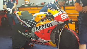 Lorenzo y Honda recurren a un cubre-depósito al estilo Ducati