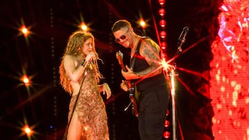 MIAMI GARDENS, FLORIDA - JUNE 06: (EDITOR'S NOTE: Image created using a star filter.) Shakira and Alejandro Sanz perform onstage during Shakira: Las Mujeres Ya No Lloran World Tour - Miami at Hard Rock Stadium on June 06, 2025 in Miami Gardens, Florida. (Photo by Kevin Mazur/Getty Images for Live Nation)