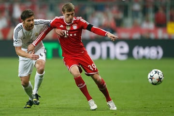 Alonso in action for Real Madrid against Toni Kroos, then of FC Bayern.