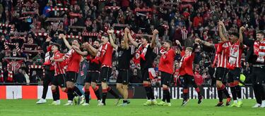 Los jugdores del Athletic Club celebran la victoria y el pase a la final de la Copa del Rey.