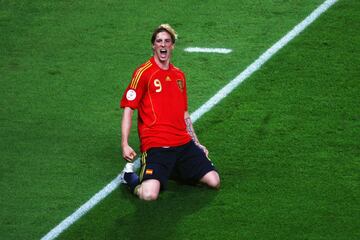 Fernando Torres marca el único gol de la final de la Eurocopa 2008 ante Alemania.