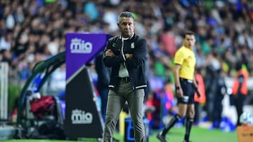 Ambriz, el que da la cara por México