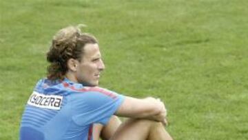 Forlán y Domínguez vuelven a entrenarse con el grupo