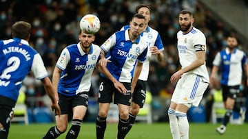 Momento del partido entre el Alav&eacute;s y el Real Madrid.