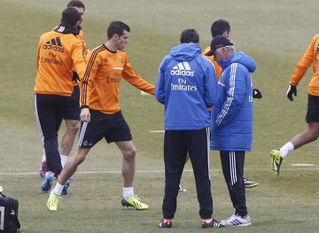 Un golpe en el sóleo izquierdo en un entrenamiento con Arbeloa hace que se pierda 2 partidos.