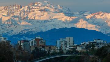 Confirman pronóstico de nieve para Santiago y las comunas donde caerá, según el meteorólogo Jaime Leyton