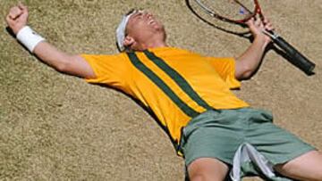 <b>IMPARABLE</B>. Hewitt ha hecho un 7-0 que le ha hecho daño a Ferrero y se ha apuntado la victoria en cinco sets.