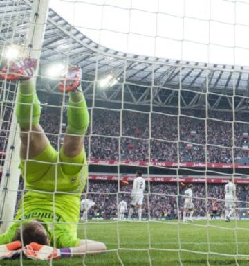 Iker Casillas tras encajar el 1-0 de Aduriz.