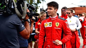 Charles Leclerc, delante de Sebastian Vettel en Australia. F1 2020.