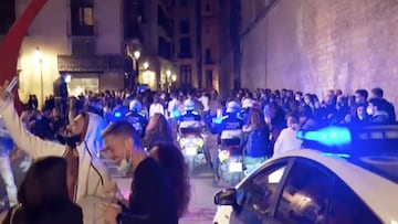 El macrobotellón de Barcelona: la Guardia Urbana tuvo que desalojar a 7.000 personas