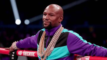 &#039;Money&#039; Mayweather presumi&oacute; en redes sociales el Bentley y el Rolls Royce que regal&oacute; en esta navidad. Cada coche supera los 250 mil d&oacute;lares.