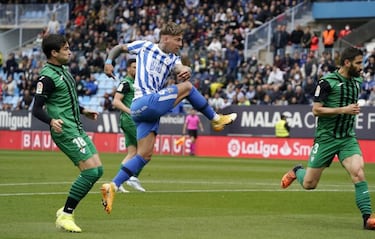 El Eibar, con seguro de Sol, golpea al Málaga de sangre caliente