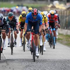 La increíble remontada de Ganna para evitar los abanicos en Tirreno