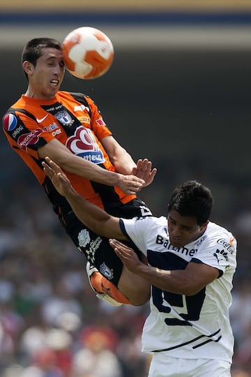 Este era el look de Herrera en sus primeros días en Primera División con los Tuzos del Pachuca. Su calidad lo llevaría pronto al Viejo Continente.