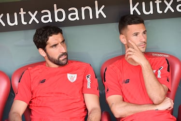 En septiembre de 2022 sumaba 300 partidos como león. Después de una campaña en la que jugó habitualmente como suplente, decidió renovar una campaña más, aunque la firma se demoró más de lo esperado. Lo pidió Valverde, mientras que la directiva lo quería condicionar a una clasificación europea. "Raúl tiene algo que no tienen los demás. O quizá, es un poco diferente a los demás, es un jugador que cuando sale al campo el contrario sabe que va a estar incómodo y sabemos que cada vez que hay un partido que nosotros tenemos que remontar o tenemos que ir a por el partido, Raúl siempre aparece", le describía el Txingurri.