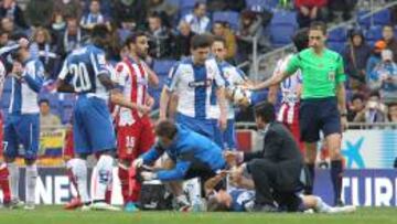 ATURDIDO. Abraham acab&oacute; el pasado Espanyol-Atl&eacute;tico con un traumatismo craneoencef&aacute;lico.
 