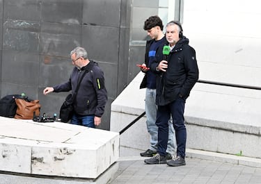 Carlos Alsina asiste a la capilla ardiente por Fernando Ónega situada en la Casa de Galicia de Madrid.