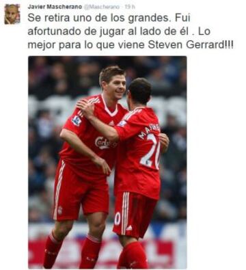 Los futbolistas homenajean a Steven Gerrard